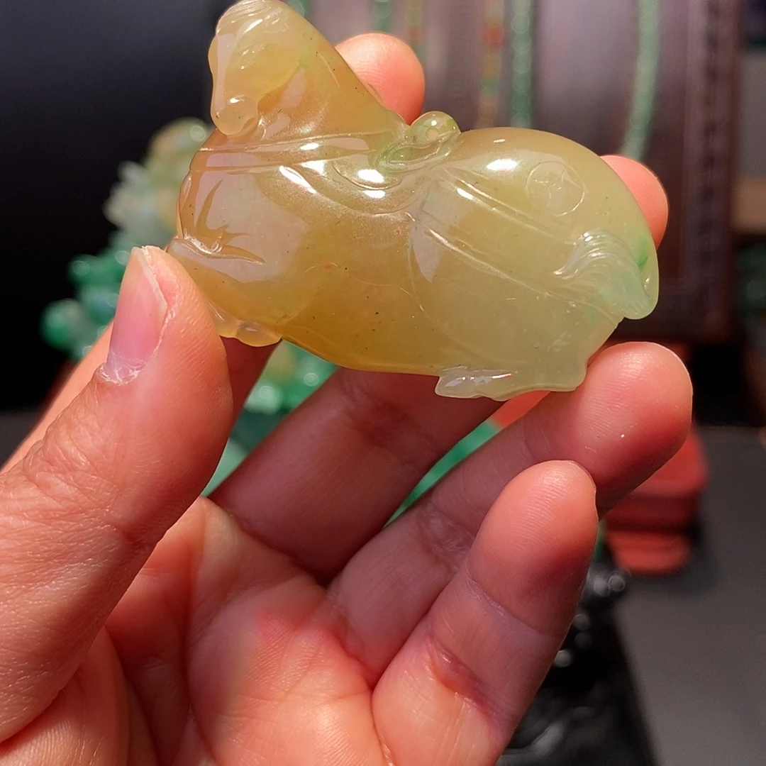 ****石英质玉（非洲翠）未镶嵌挂件