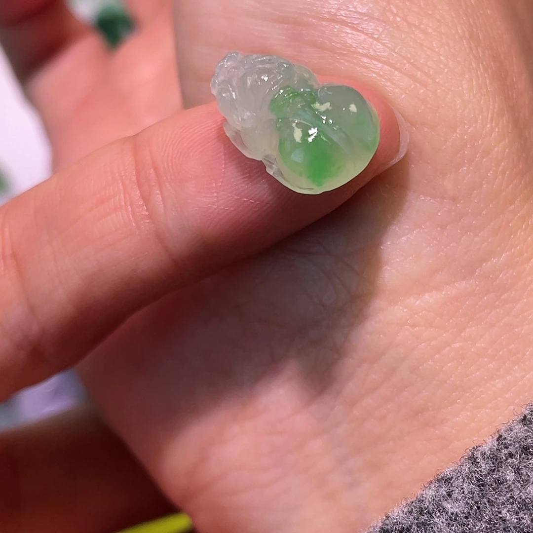 定制翡翠未镶嵌貔貅