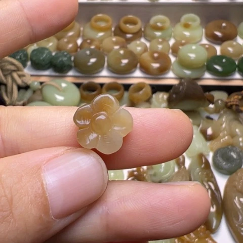 【闪购商品】颈饰未镶嵌和田玉小*.透闪石玉