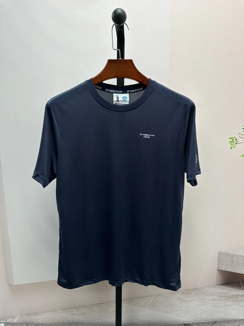 全新未使用 Prada/普拉达 男士美洲杯联名款深蓝色圆领T桖BX100