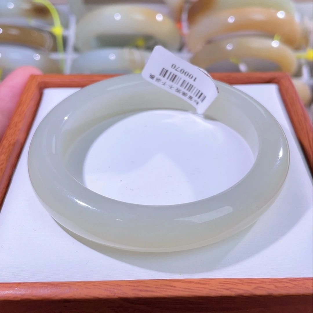 【闪购商品】未镶嵌手镯和田玉5657