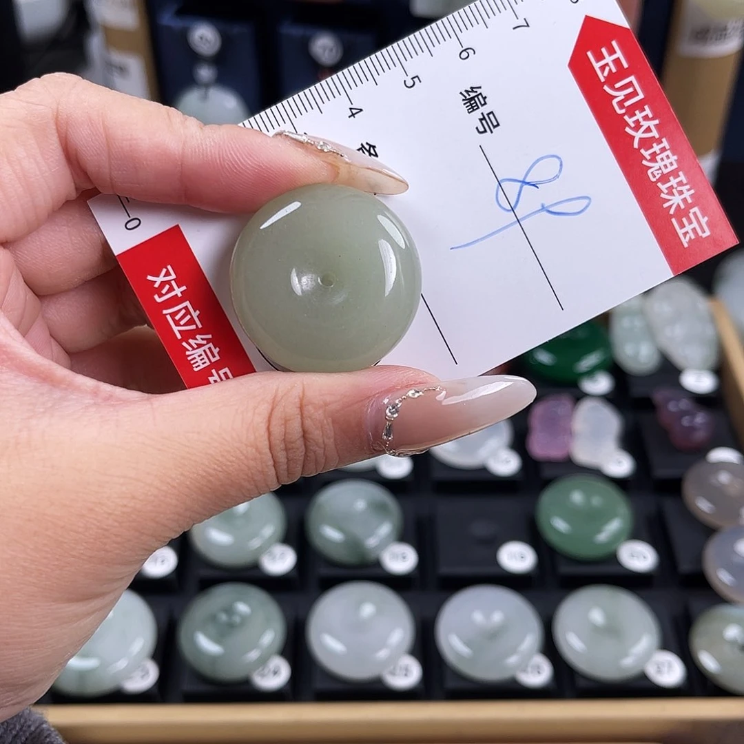 颈饰未镶嵌石英质玉?****