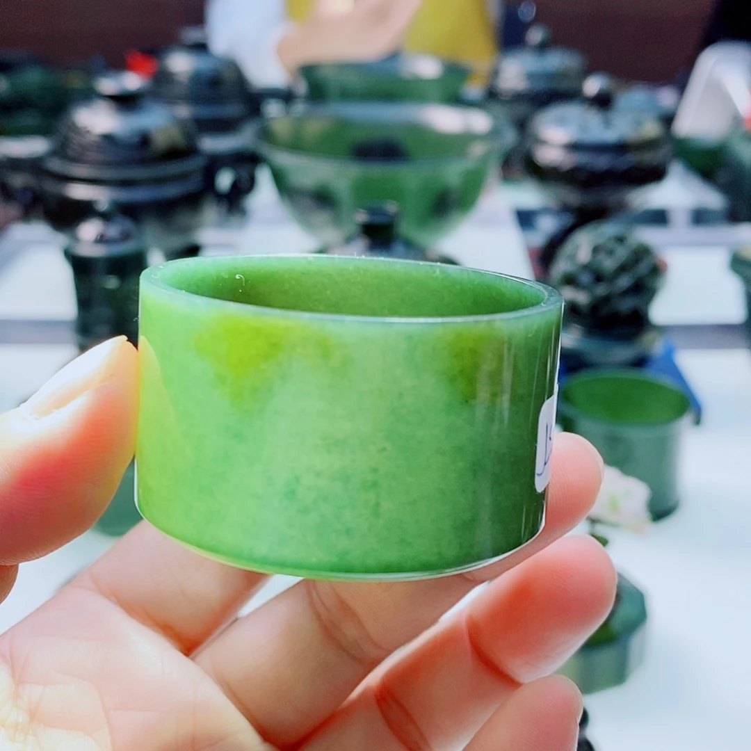 未镶嵌和田玉（青玉）摆件