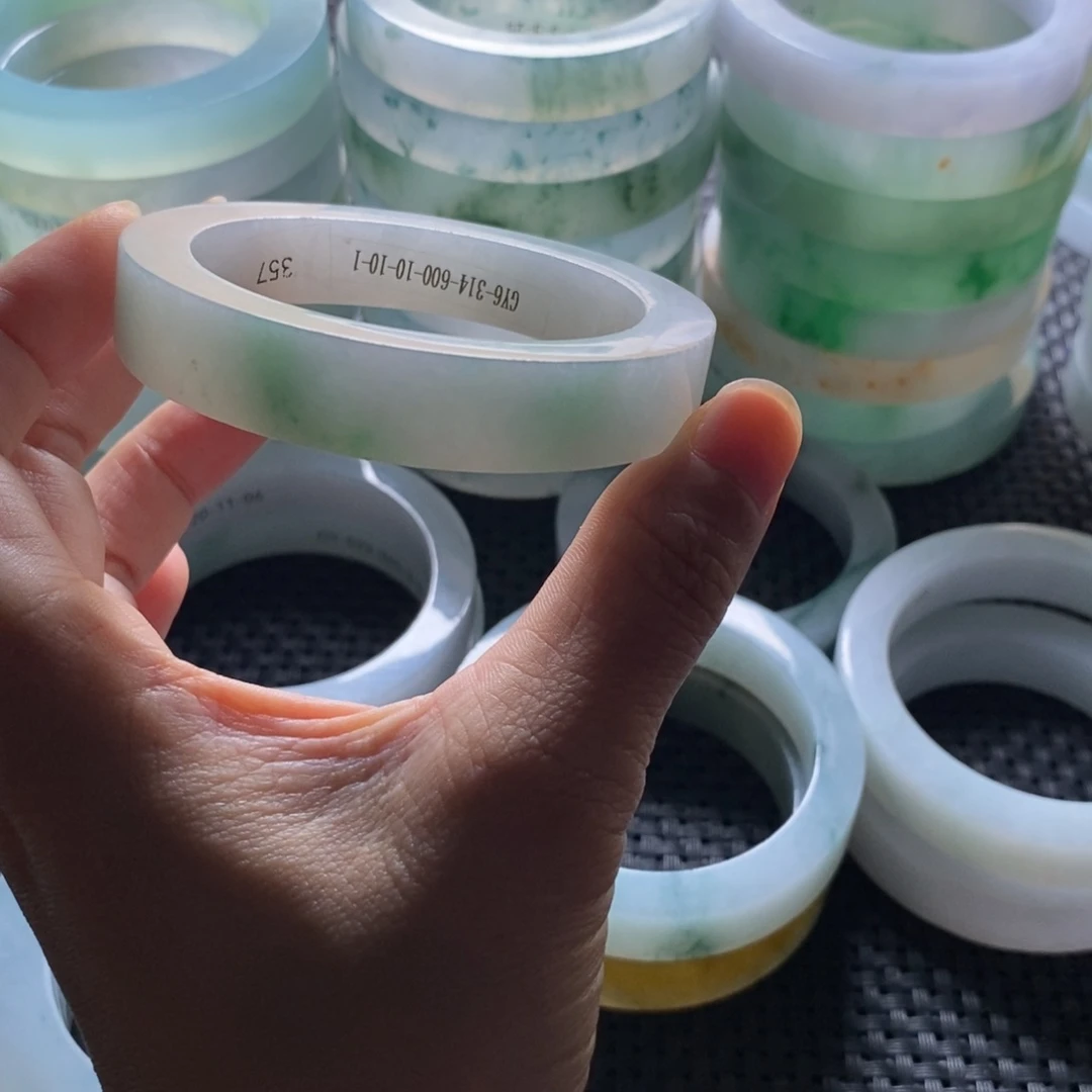 定制翡翠手镯未镶嵌蘇*飛