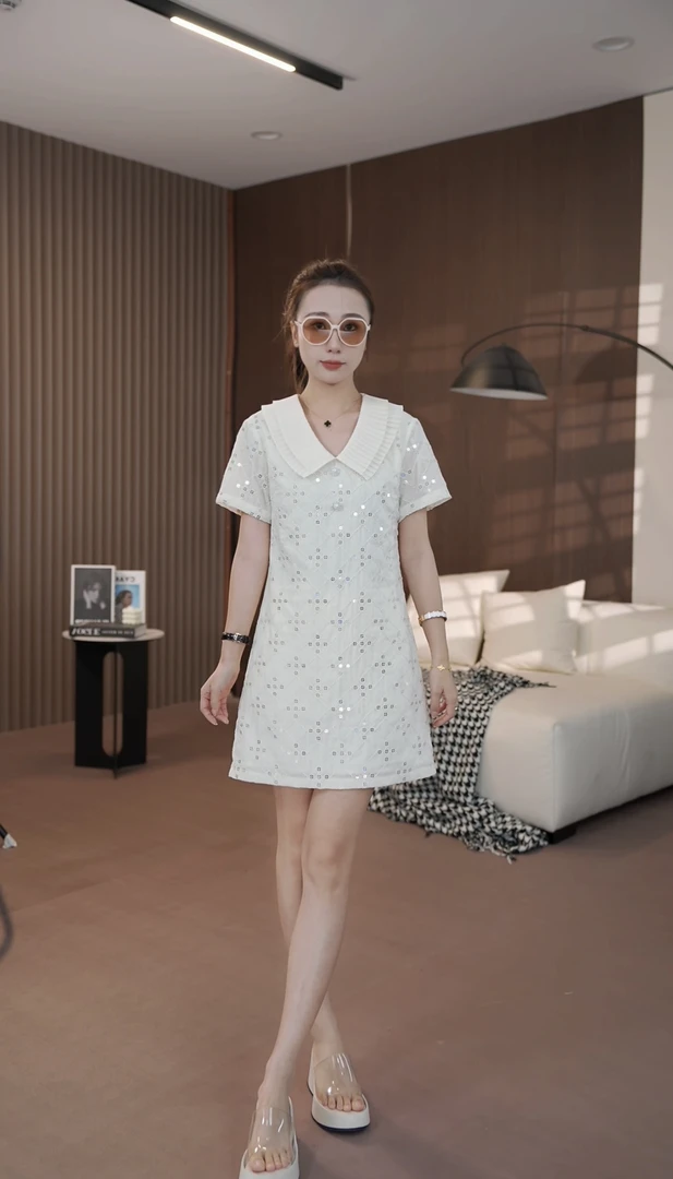 思小个子女装【新款设计感小众荷叶百褶亮片小香风连衣裙】#25F473