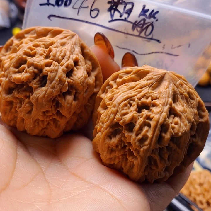 文玩核桃吊坠粗筋
