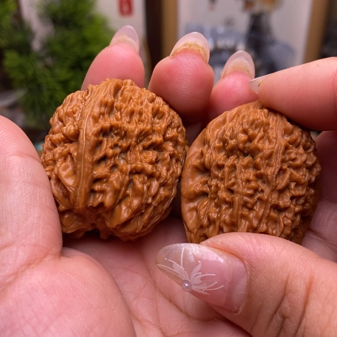 桃核吊坠卢*人大蒜头。全品。边36。丹