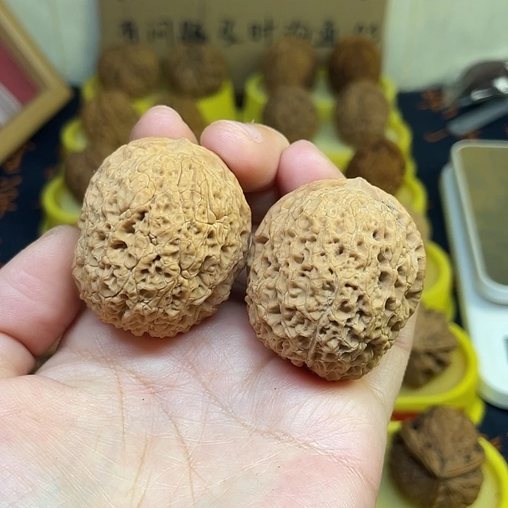 文玩核桃把件30、橄榄石43