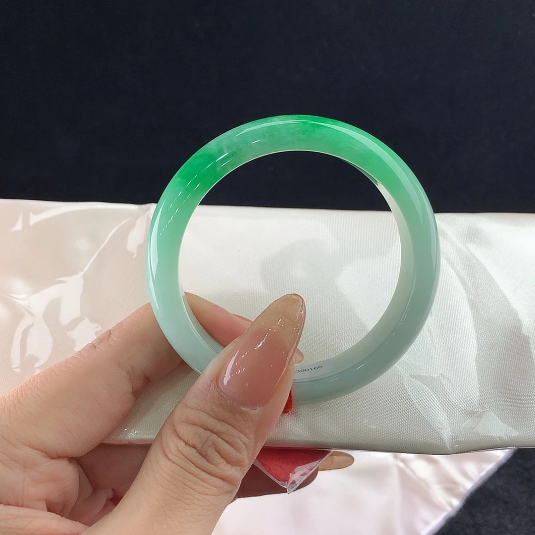 翡翠未镶嵌手镯正52