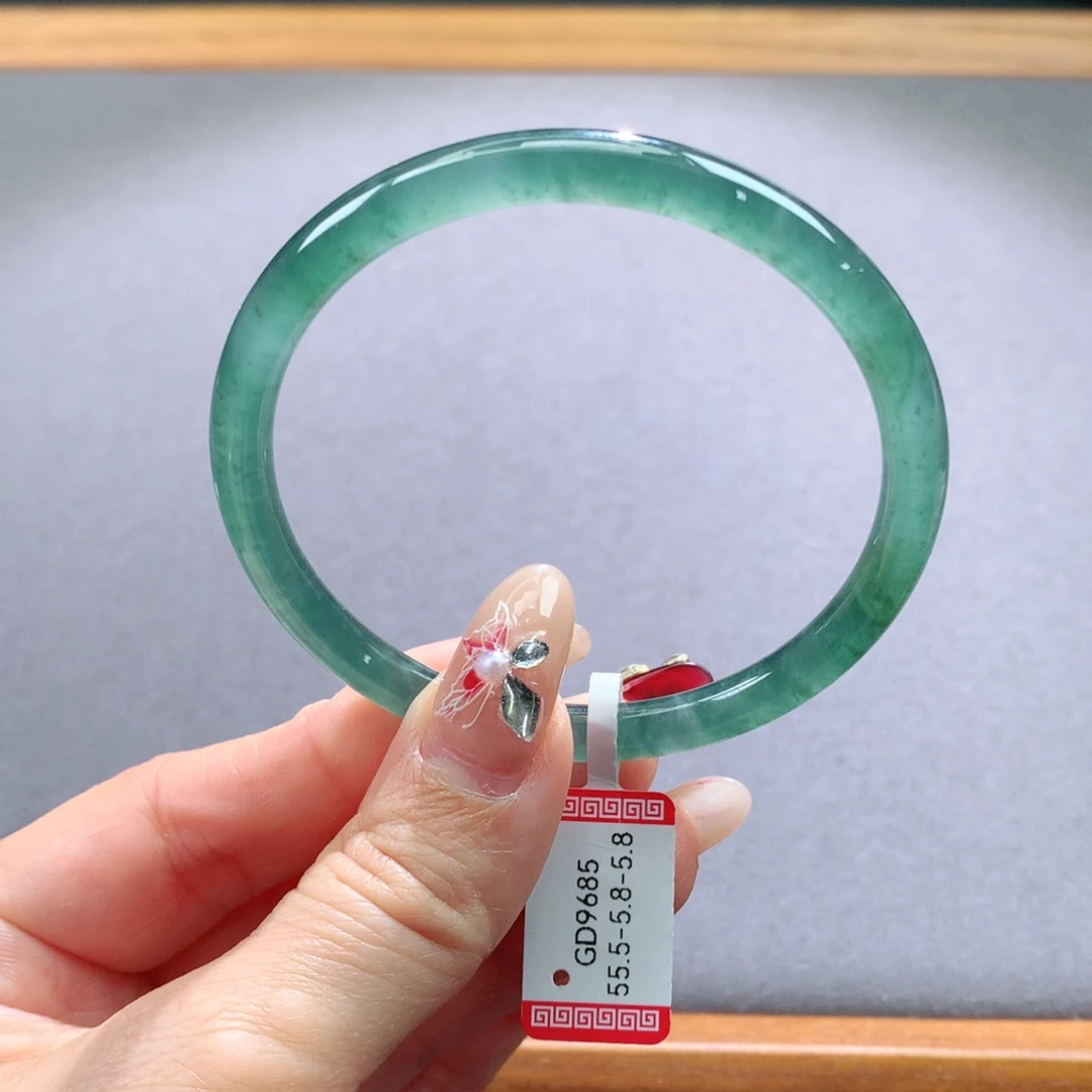 翡翠手镯未镶嵌天然翡翠手镯叮当镯