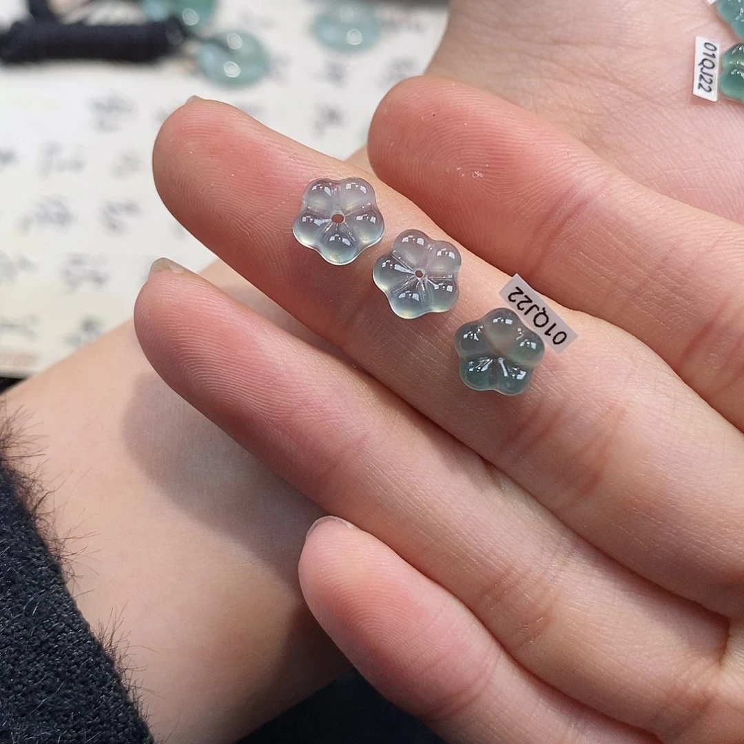 翡翠颈饰未镶嵌文****)天然翡翠