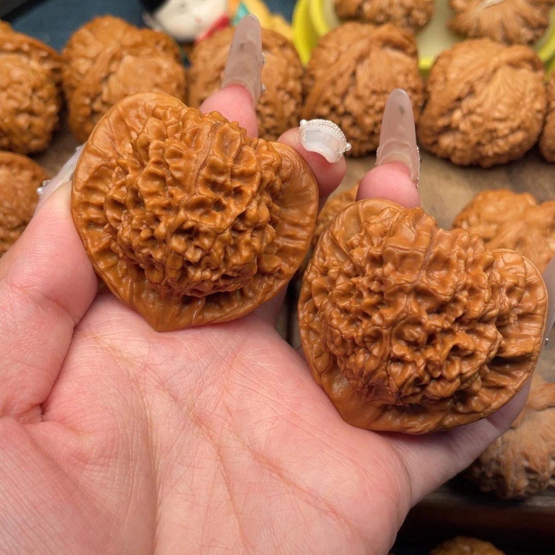 文玩核桃把件全品红皮桃心大凹底大官帽48