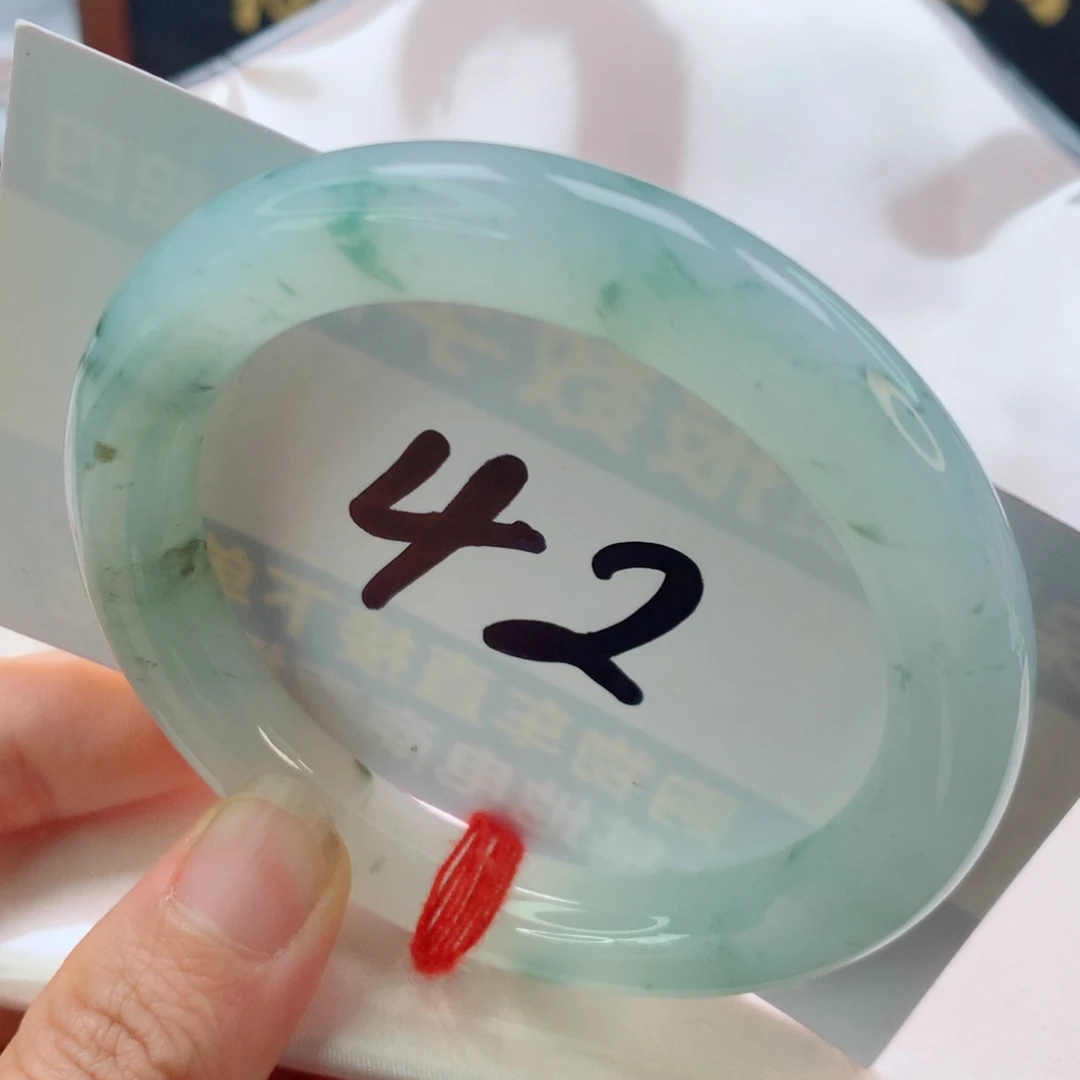 未镶嵌手镯（圆镯）翡翠飘花