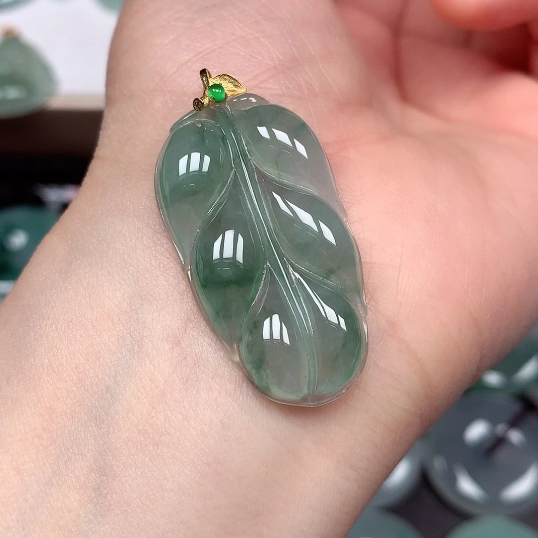 翡翠颈饰未镶嵌叶子