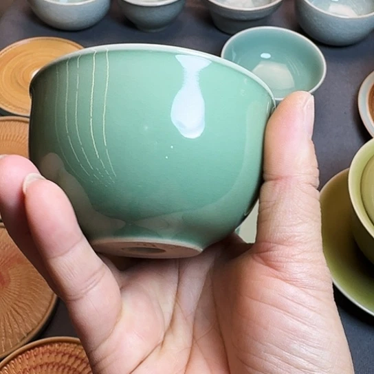 龙泉青瓷主人杯微瑕