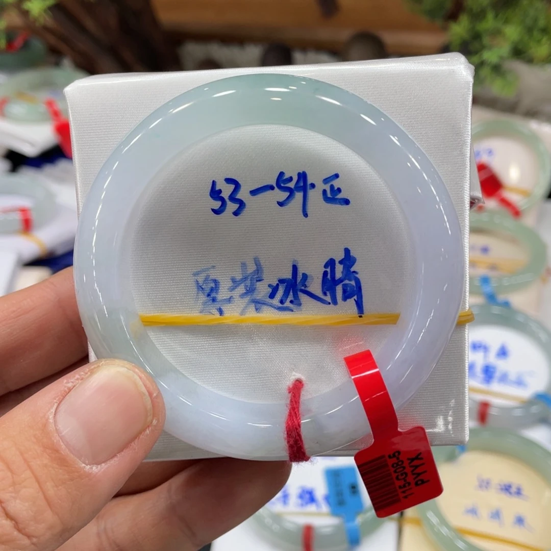 翡翠手镯未镶嵌缅甸