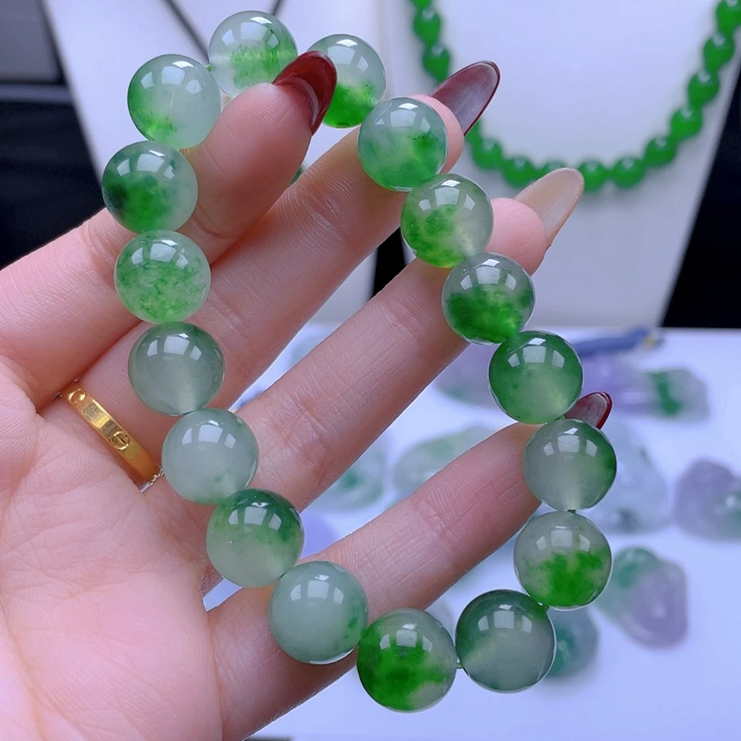 翡翠吊坠(赠链)未镶嵌