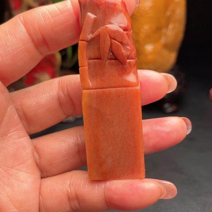 老挝石冰*红花冻印章把件