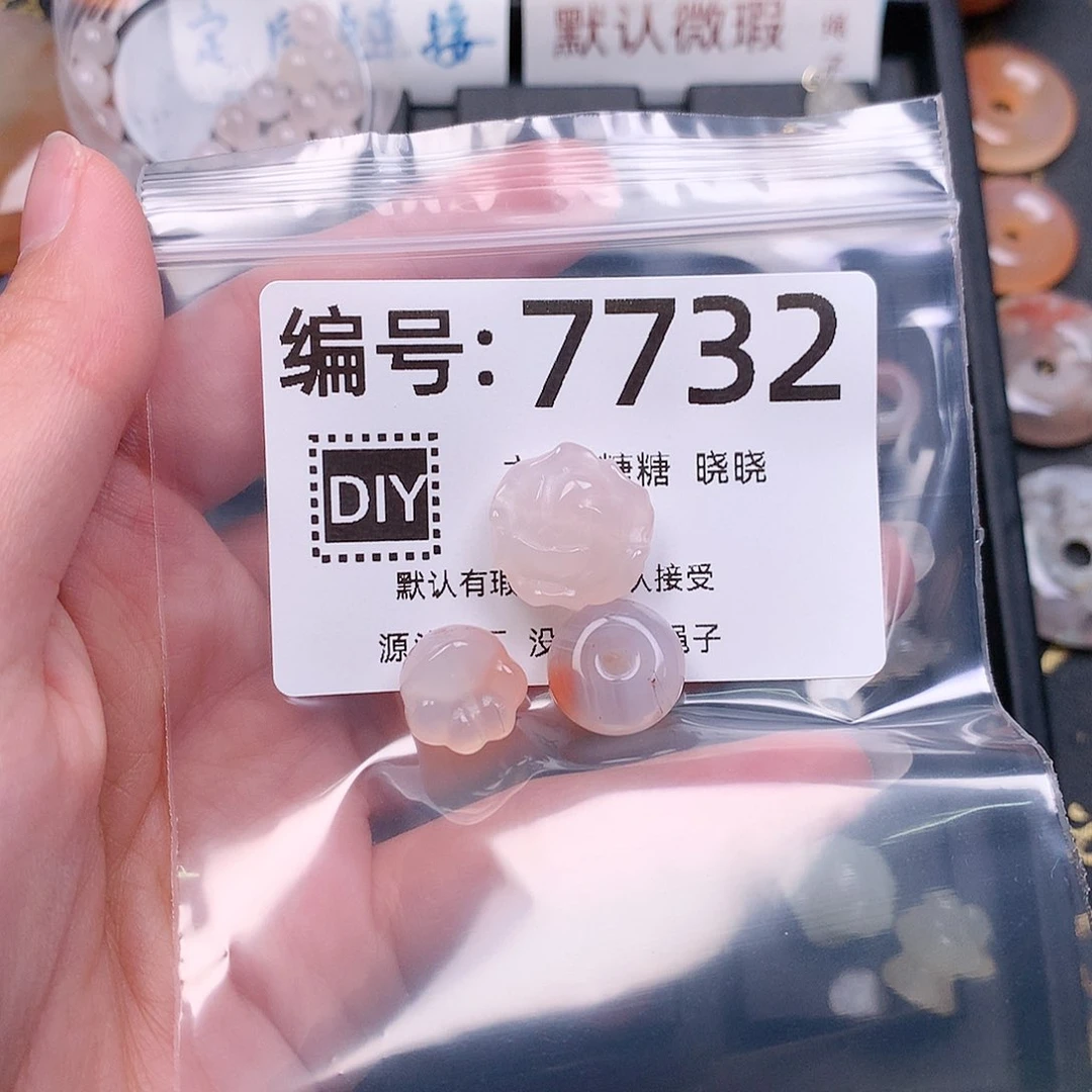 玛瑙/玉髓合金颈饰黄**酸