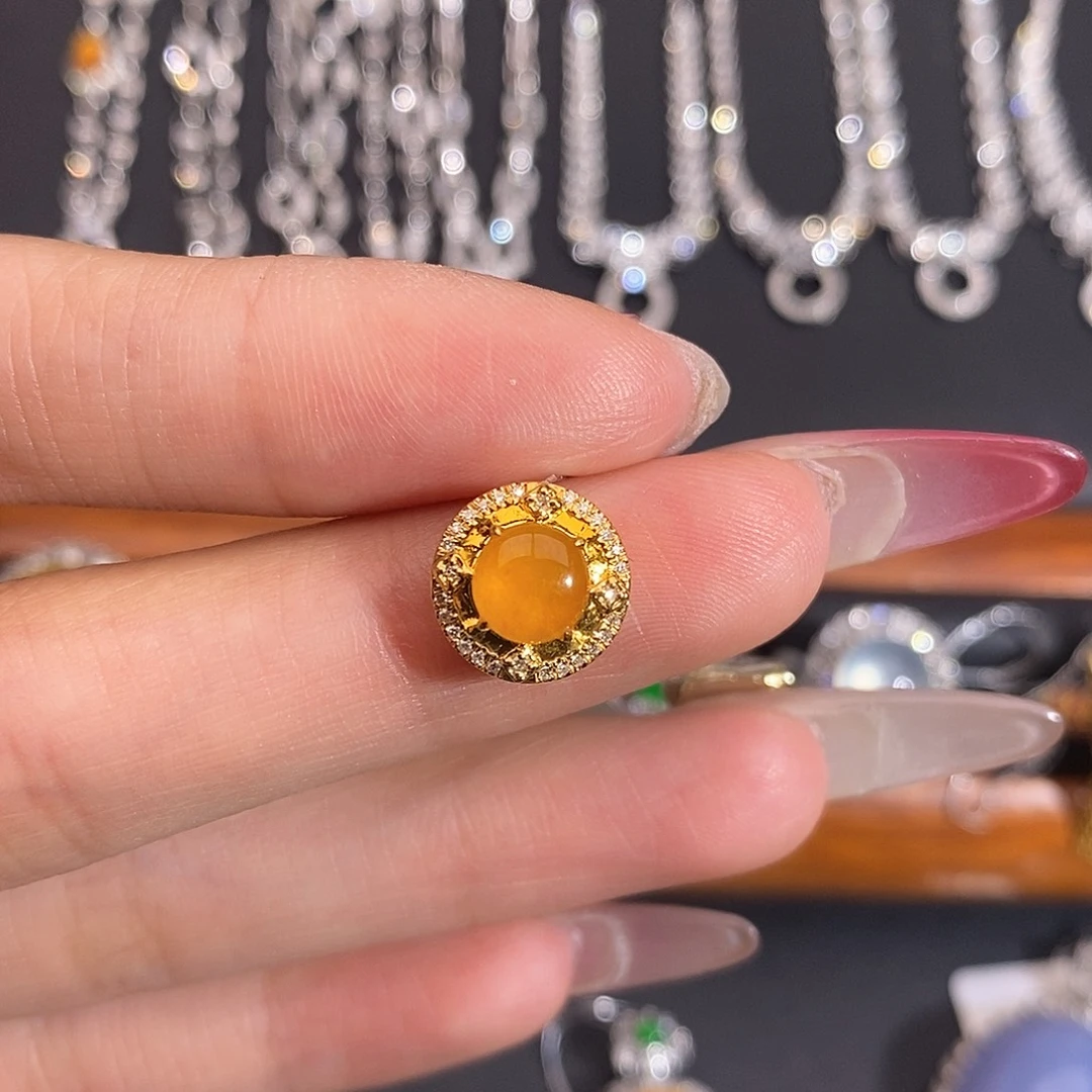 翡翠18K金镶嵌颈饰蛋面