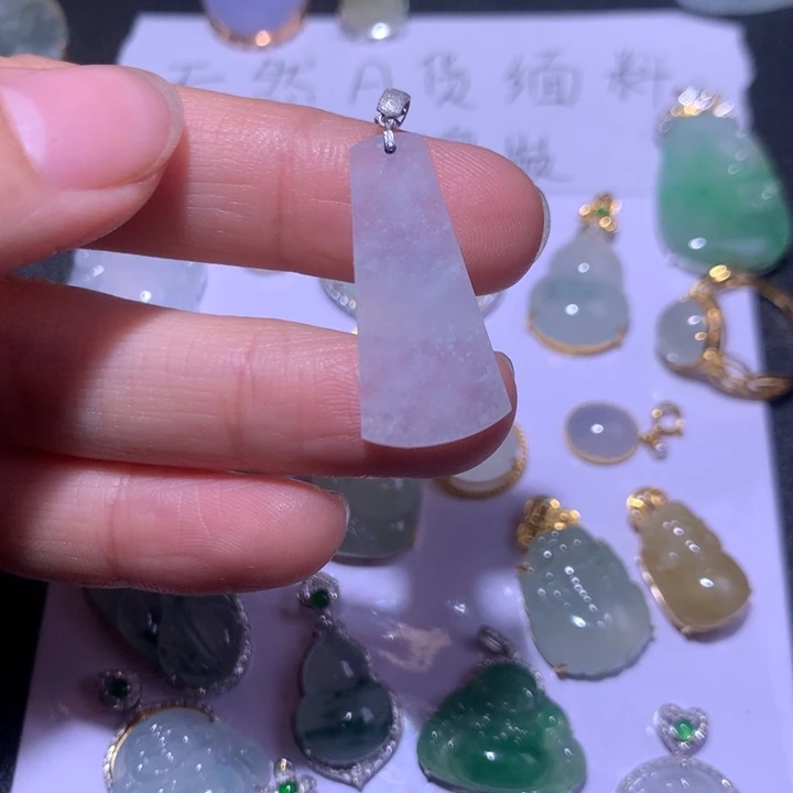 翡翠颈饰18K金镶嵌翡翠