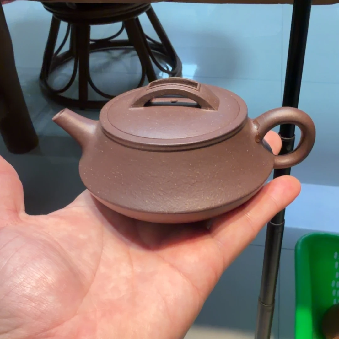 茶杯紫砂微瑕的壶