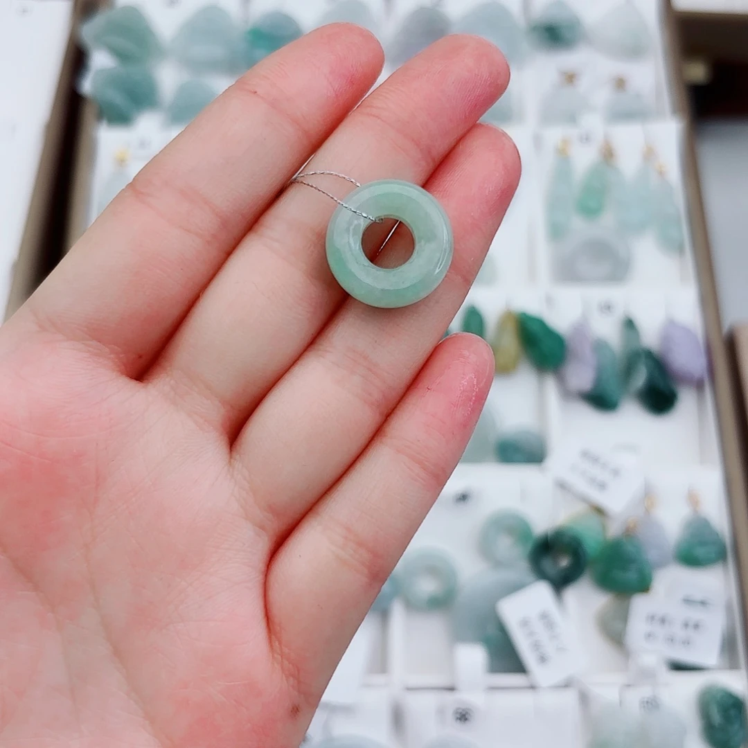 翡翠颈饰未镶嵌甜甜圈