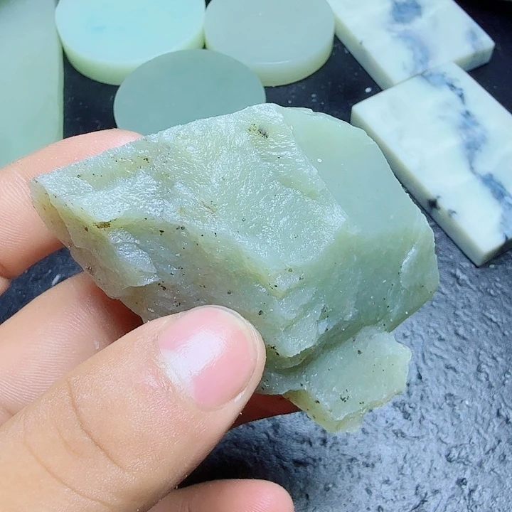 和田玉（糖玉）未镶嵌珠宝奇石