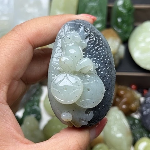 颈饰未镶嵌和田玉（糖玉）