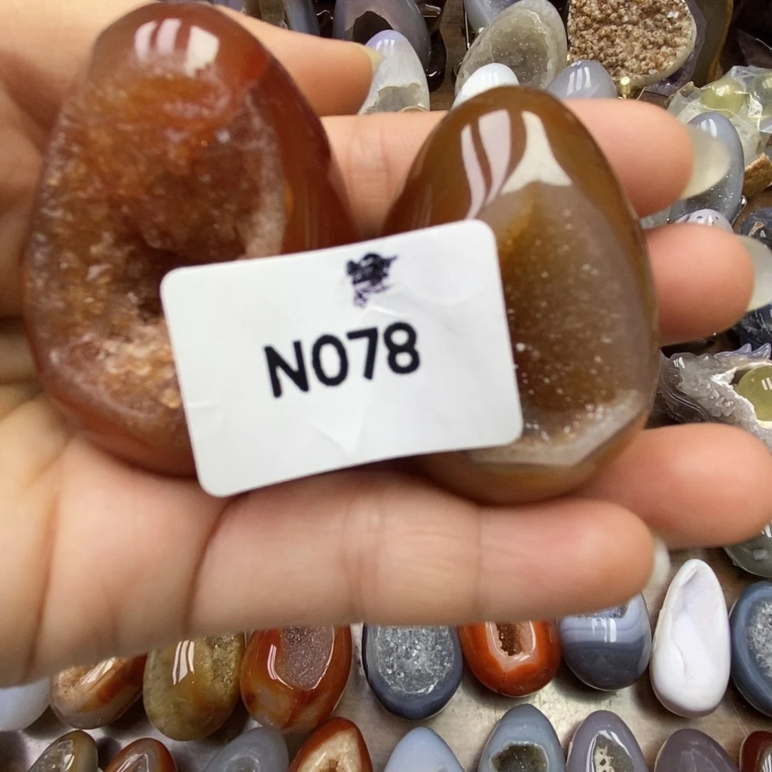 珊***猪未镶嵌玛瑙/玉髓珠宝奇石