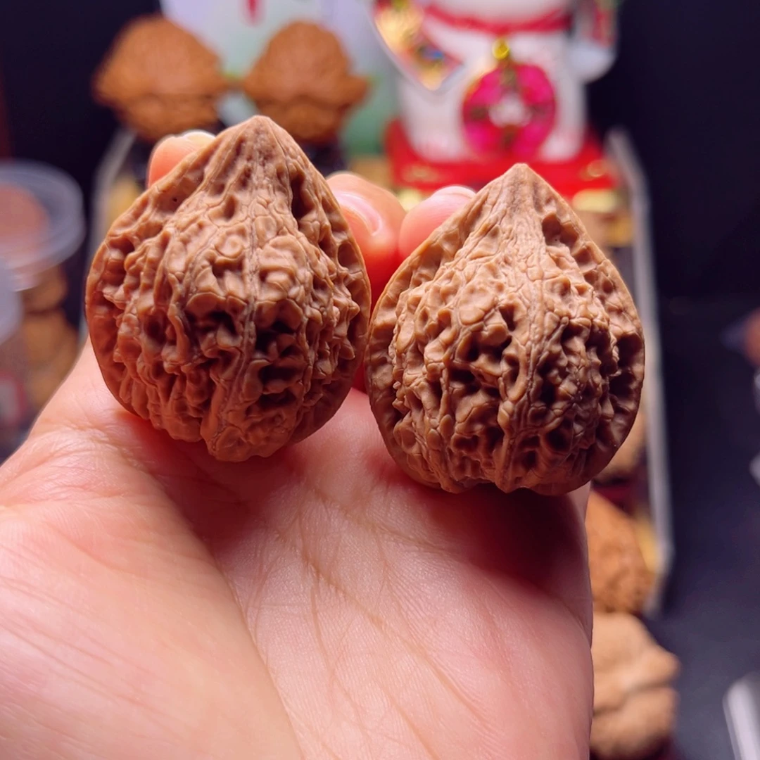 大叶紫檀（黑酸枝木类）全品坐佛货头