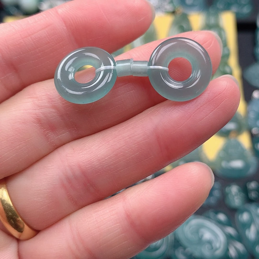 翡翠吊坠(赠链)未镶嵌吊坠