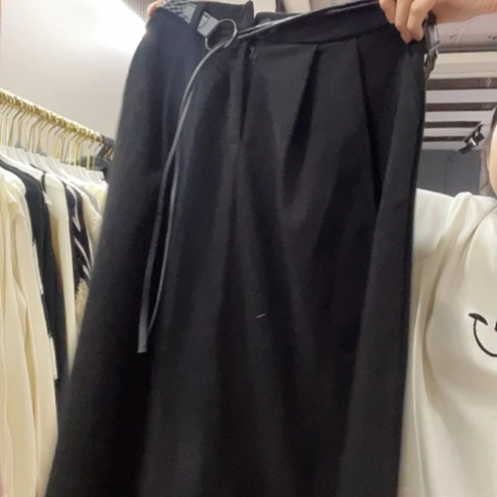 毛呢面料半身裙后面万能腰