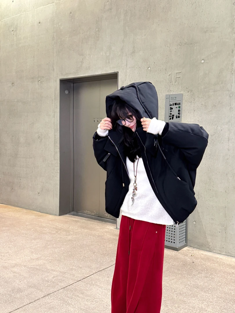 喜好MAX「冬季甄选」寒屿寒叙 百搭短款加厚连帽女装鹅绒服 25183