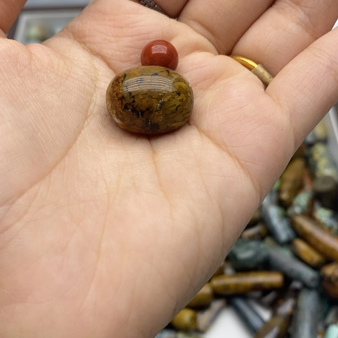 南红玛瑙未镶嵌珠宝奇石
