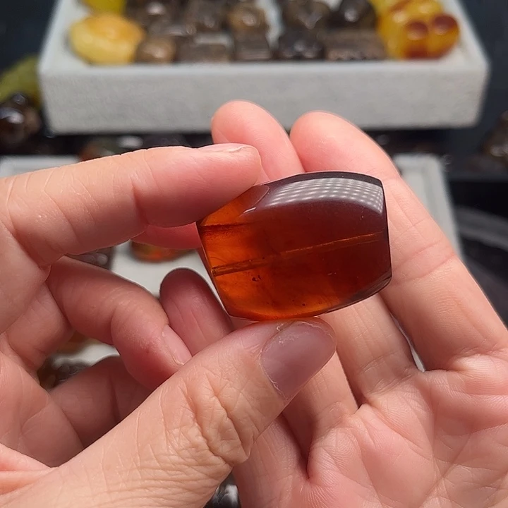 琥珀未镶嵌颈饰马蹄珠