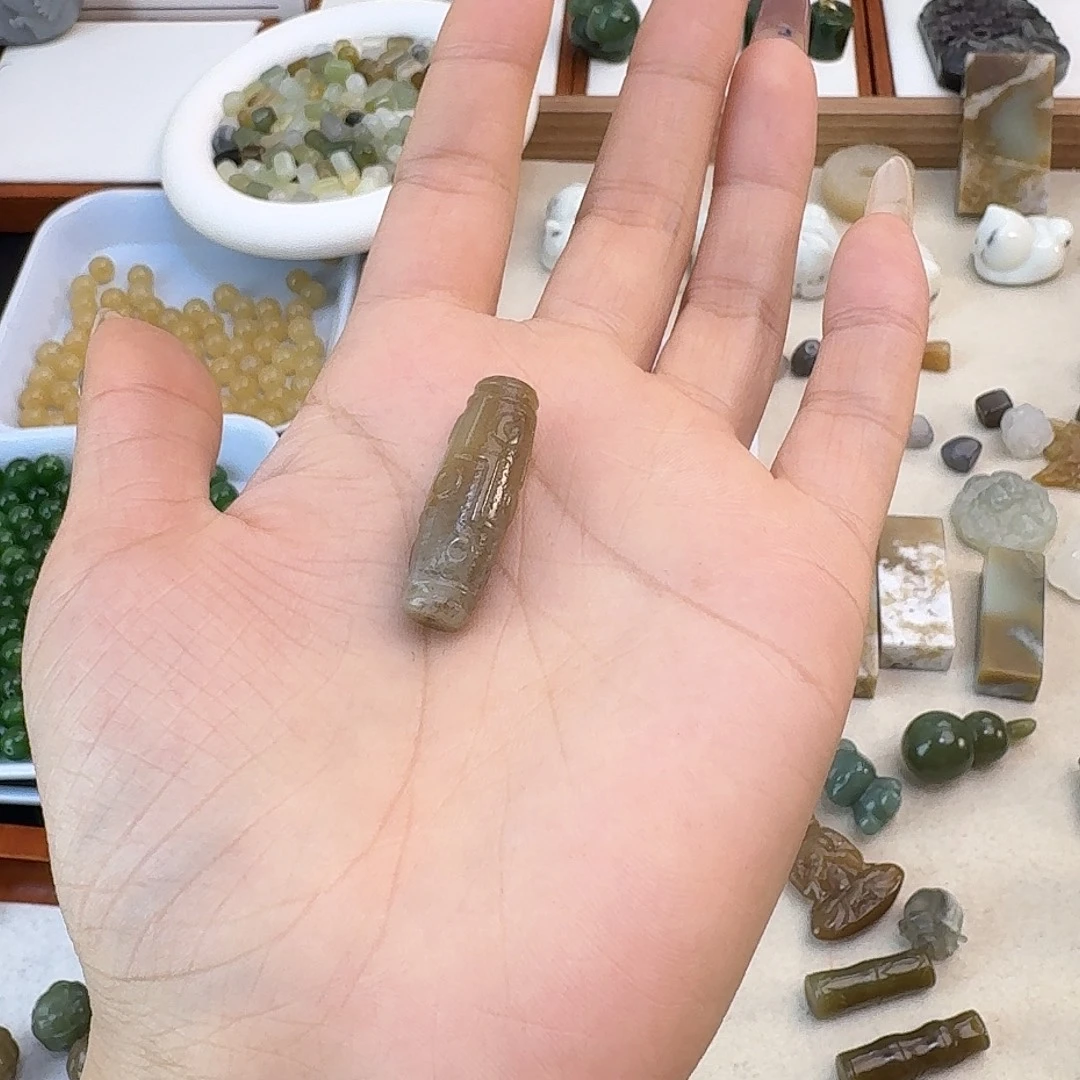 韩***纱和田玉未镶嵌珠宝半成品