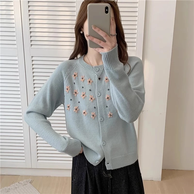 秋冬新款女韩版宽松时尚小香风刺绣羊毛开衫百搭减龄保暖毛衣外套