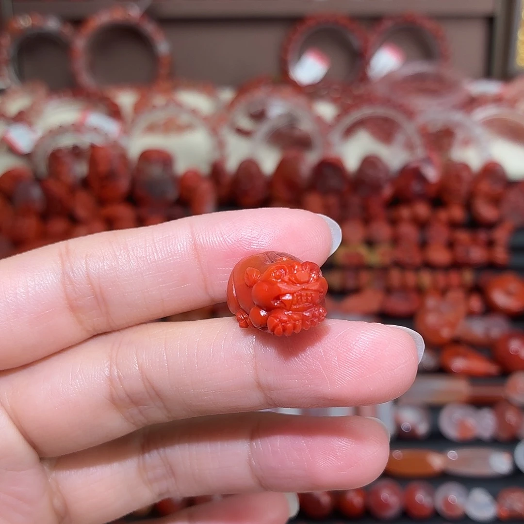 南红玛瑙未镶嵌颈饰满肉貔貅