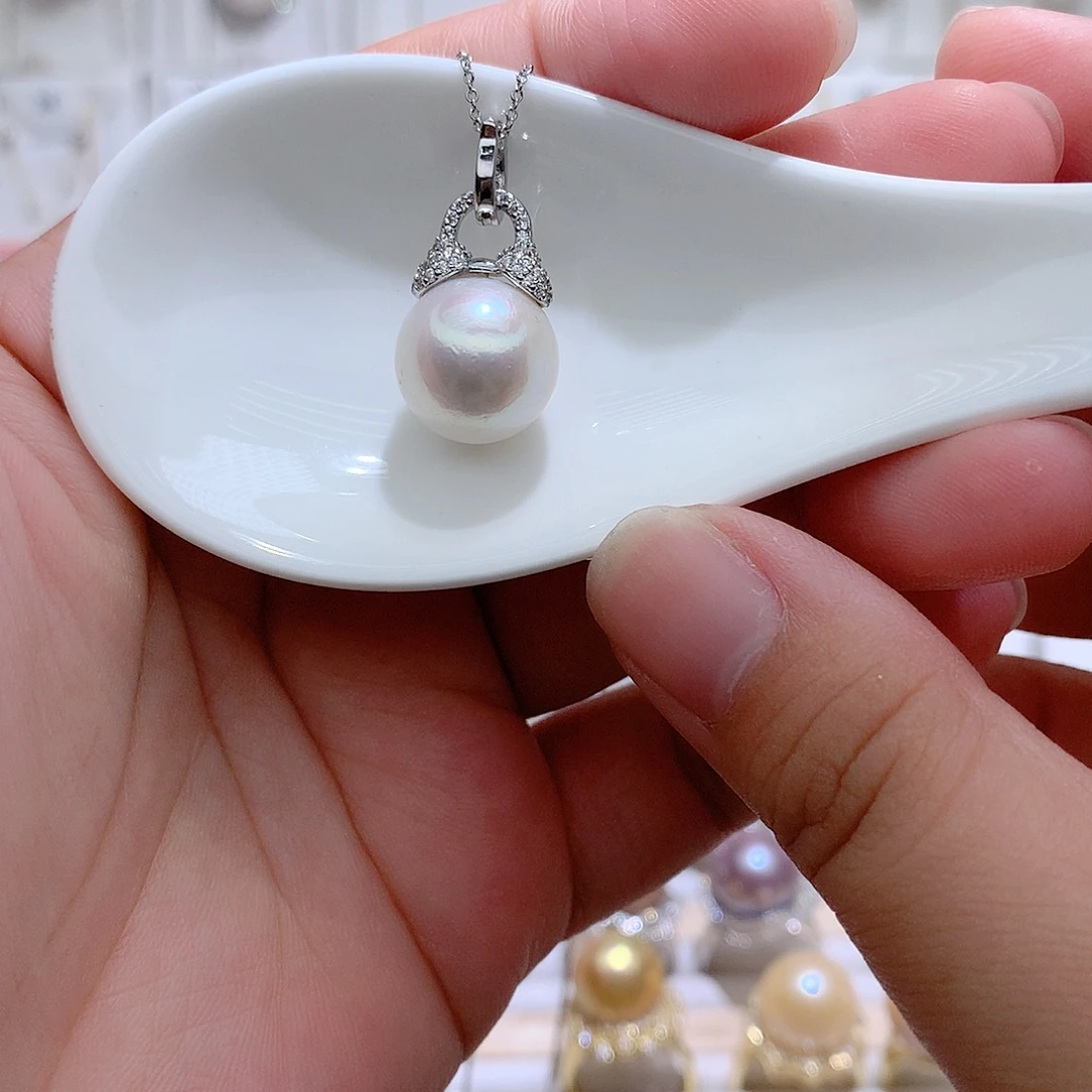 吊坠(赠链)未镶嵌淡水珍珠CC背面微瑕13.3mm