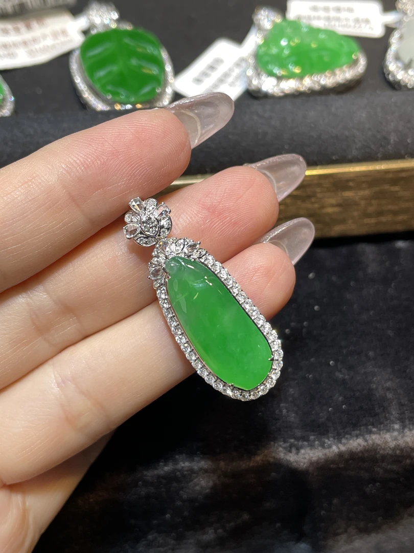 天然缅甸A货翡翠18K瓜满绿精致