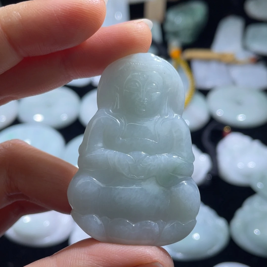 翡翠未镶嵌颈饰观音