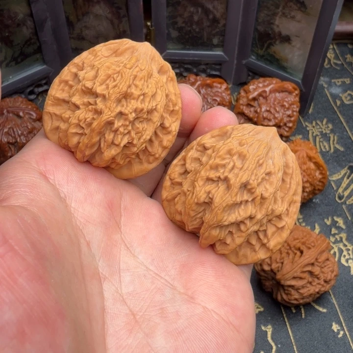 文玩核桃吊坠汉高虎40