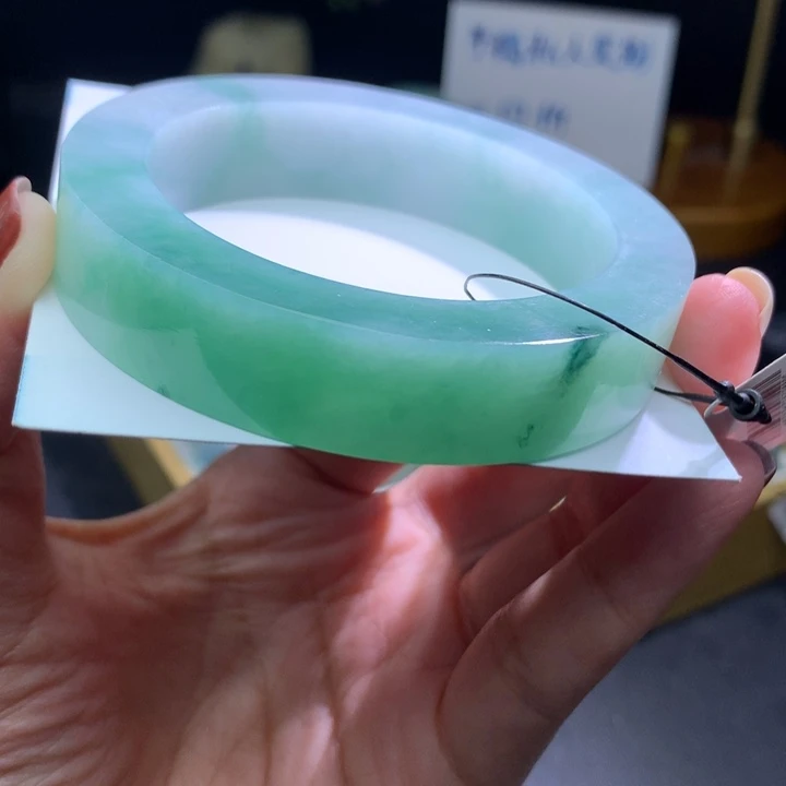 未镶嵌翡翠手镯定制翡翠