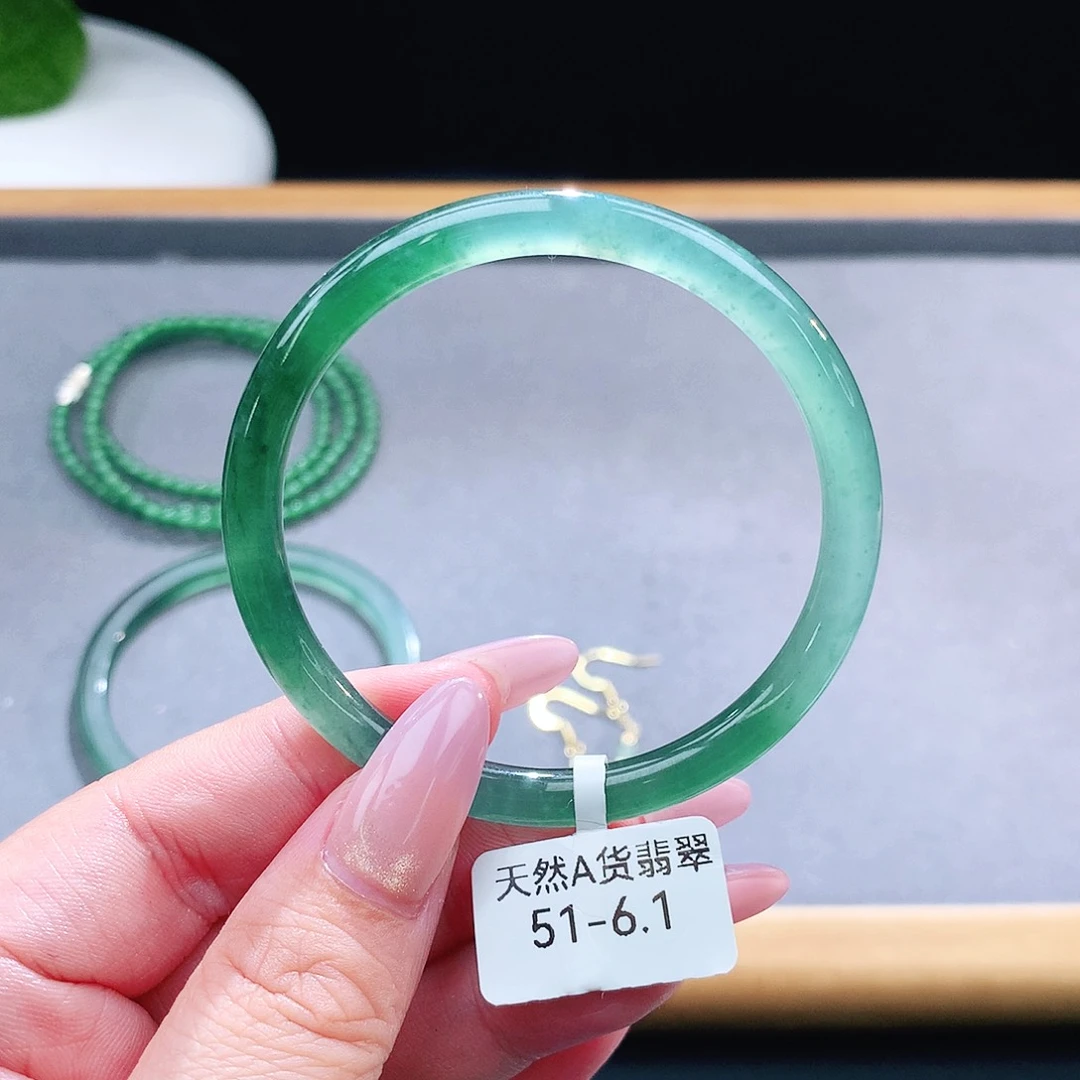 未镶嵌手镯（圆镯）翡翠