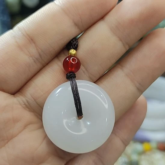 石英质玉未镶嵌颈饰吊坠
