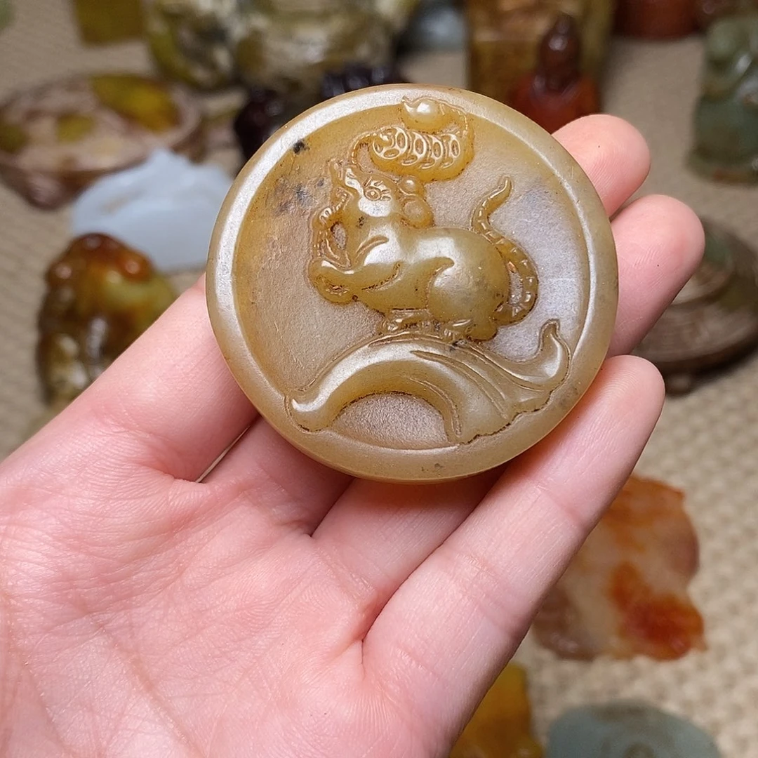 蛇纹石玉未镶嵌颈饰