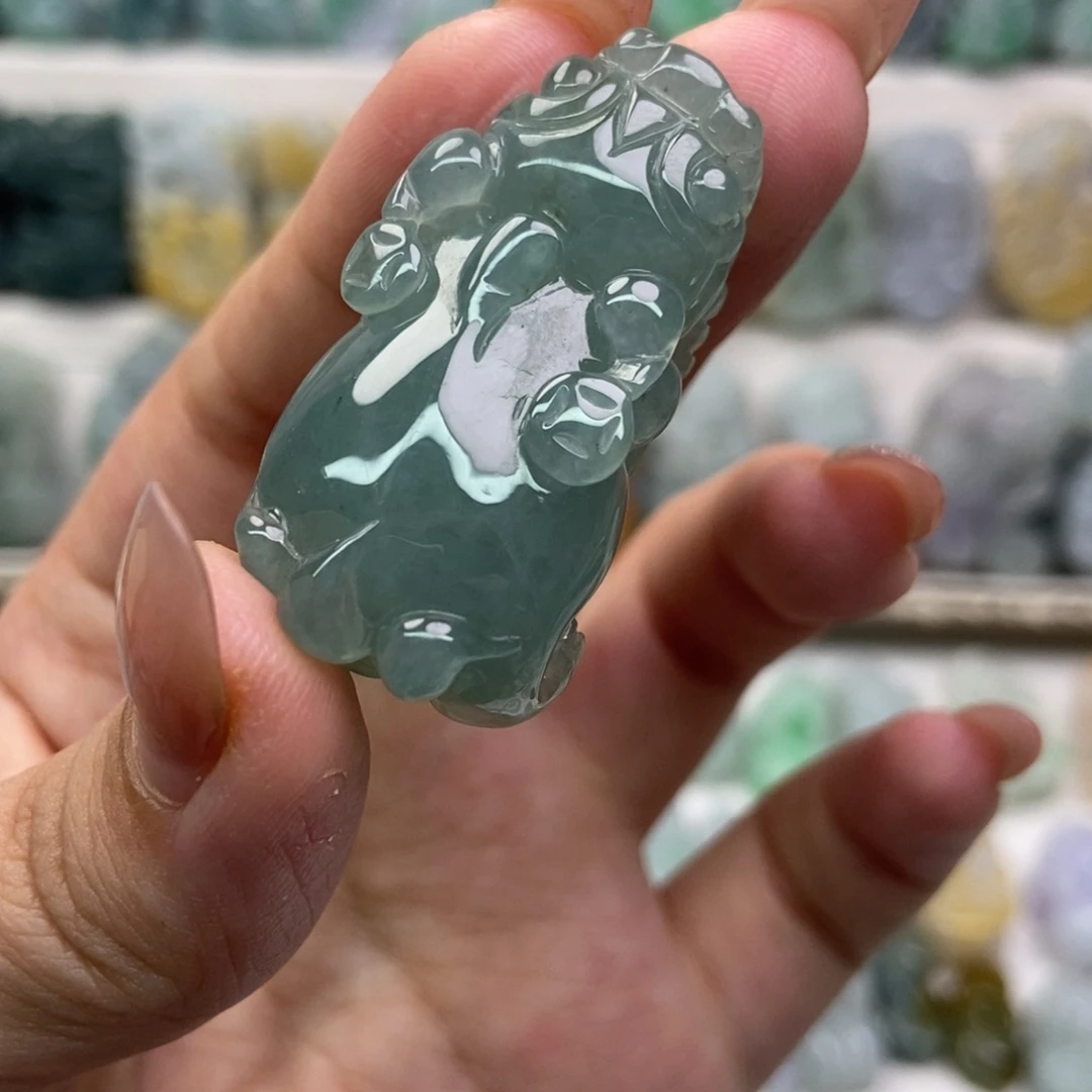 翡翠未镶嵌吊坠(赠链)