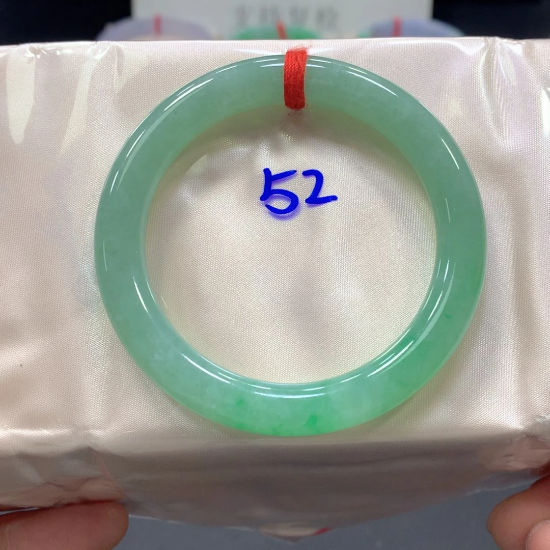 翡翠未镶嵌手镯（圆镯）翡翠（冰绿葡萄肉）