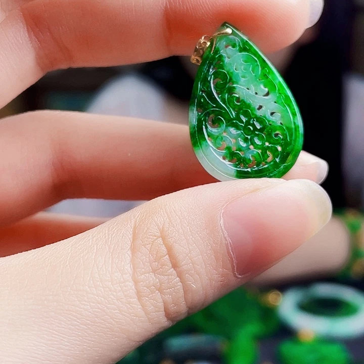 翡翠18K金镶嵌颈饰多样性